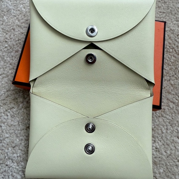 New Limited Edition Hermes 2025 'Spring Panther'  Calvi Duo Card Holder - Picture 8 of 10